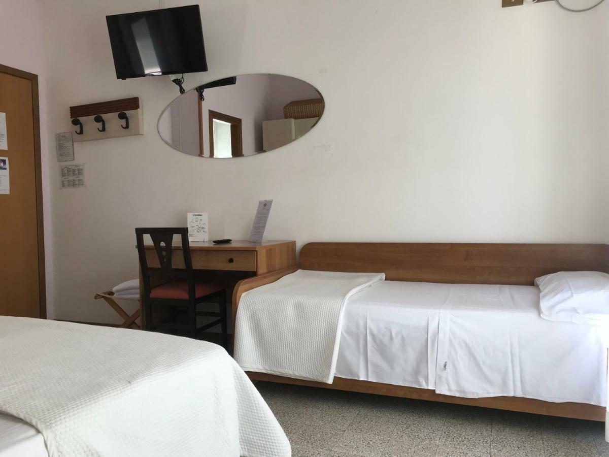 Pensione Imperia Lignano Sabbiadoro Esterno foto